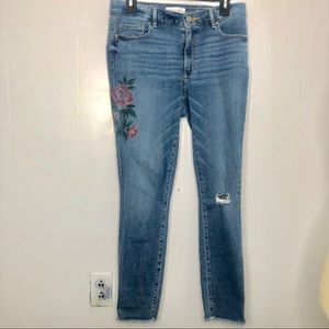 📚3/$15 Loft Floral Frayed Skinny Jeans